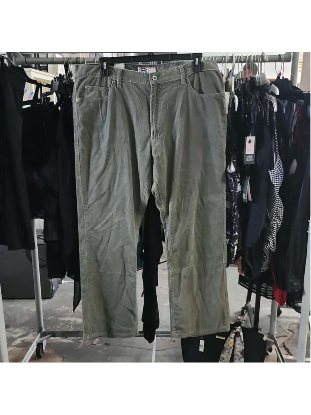 Olive green wide leg trousers #wideleg #trousers #outdoors